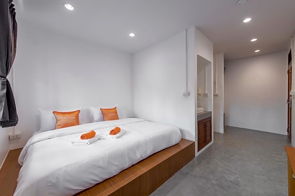 Tiny Taladnoi Hostel