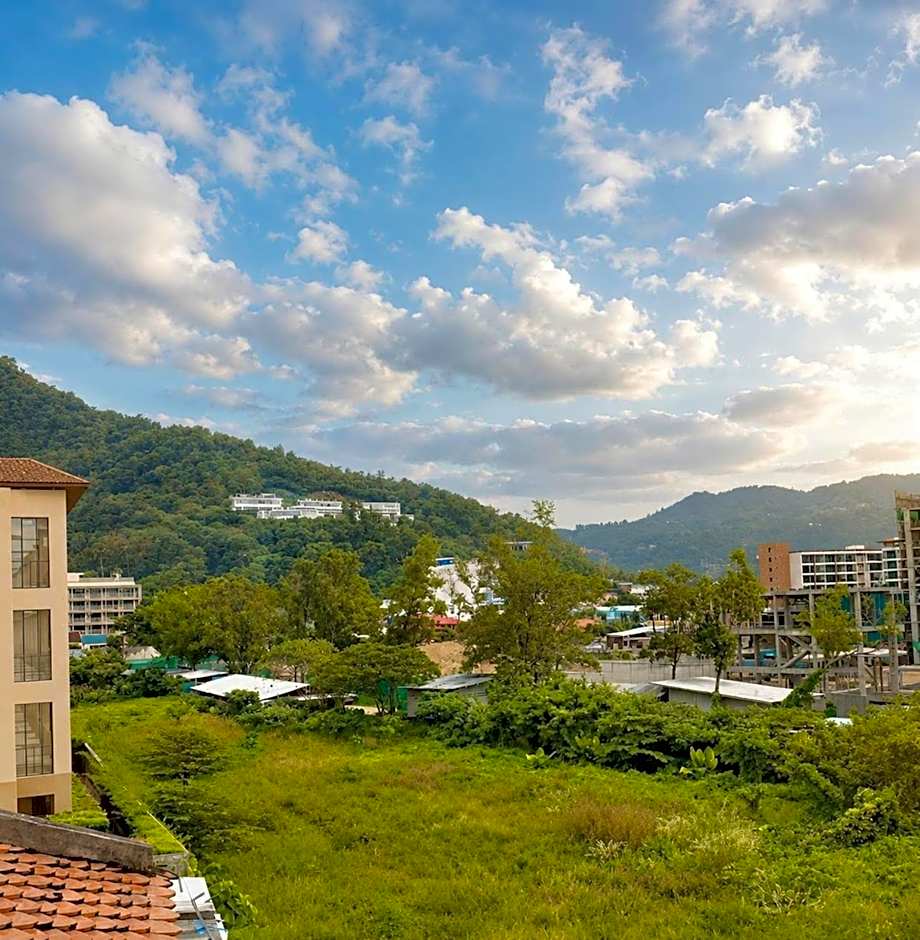 Holiday House Kata & Karon Phuket Hotel