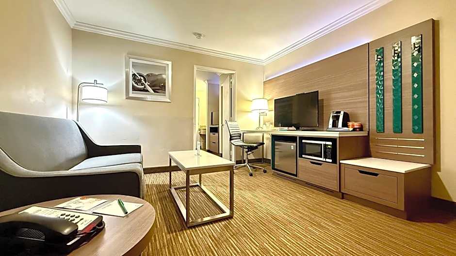 Quality Inn & Suites Los Angeles Airport - Stadium District
