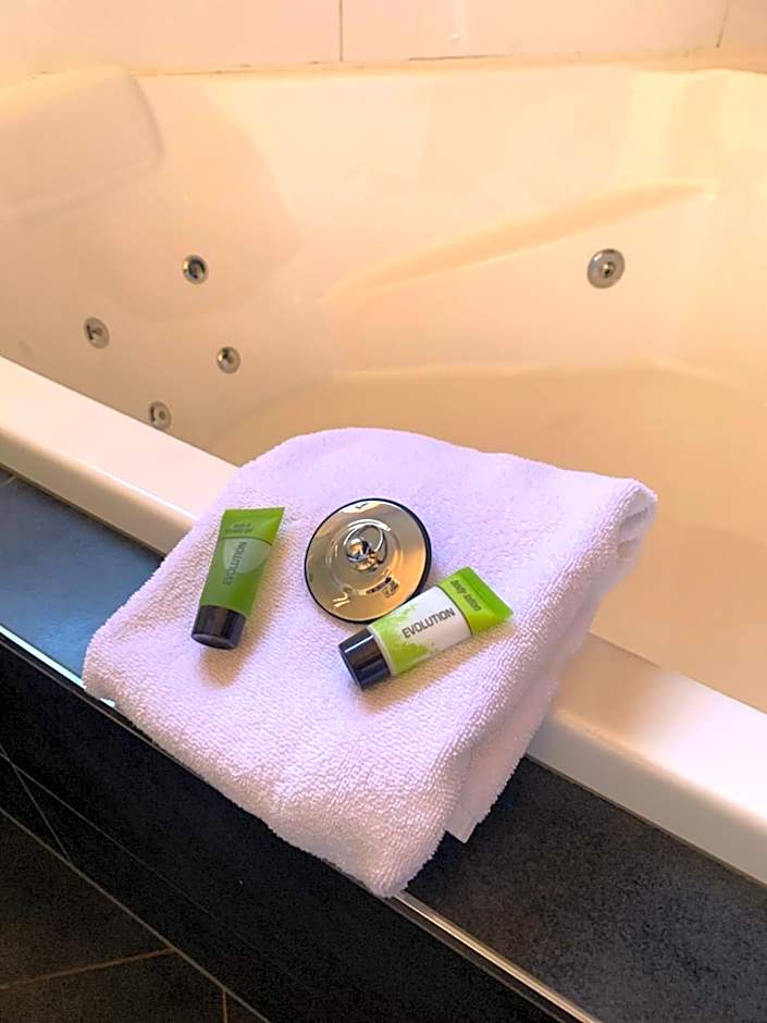 Blazing Stump Motel & Suites