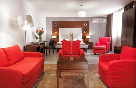 Senior Suite with Club Lounge Access