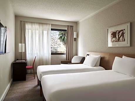 Standard Twin Room, 2 single beds and 1 single sofa bed