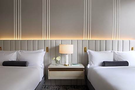 Premium Queen Room - Communications Accessible