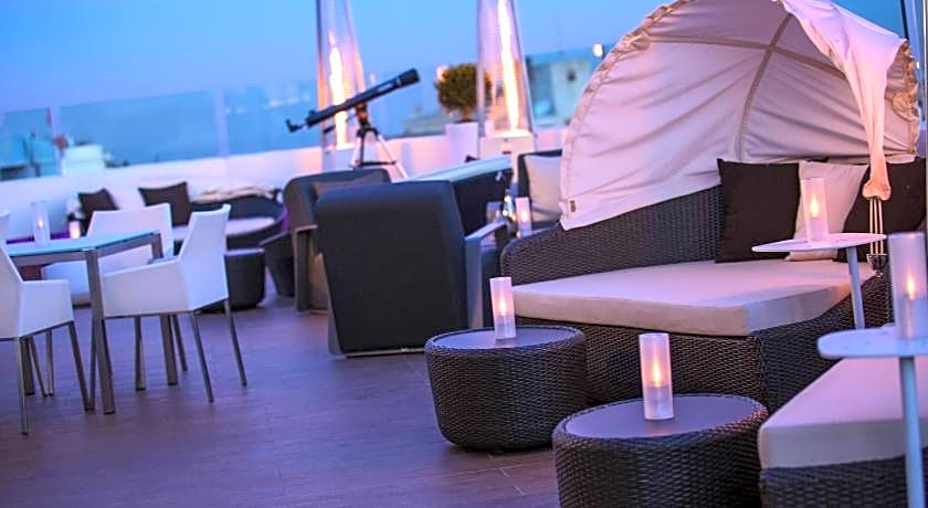 Renaissance by Marriott Izmir Hotel