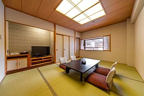 Japanese-Style Family Room - City View