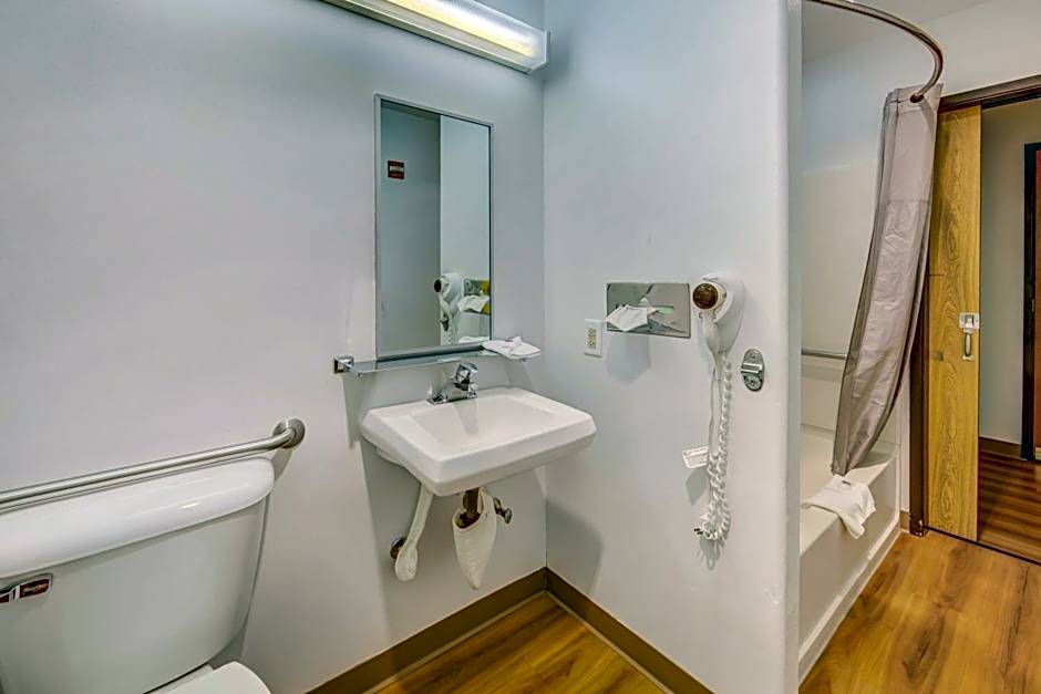 Motel 6 Sutherlin, OR - I-5