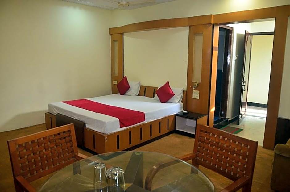 Poonam Hotel