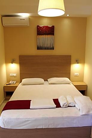 Philoxenia Hotel & Studios