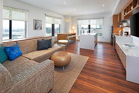 Premium, 1 Bedroom Suite, 1 King, Sofa bed