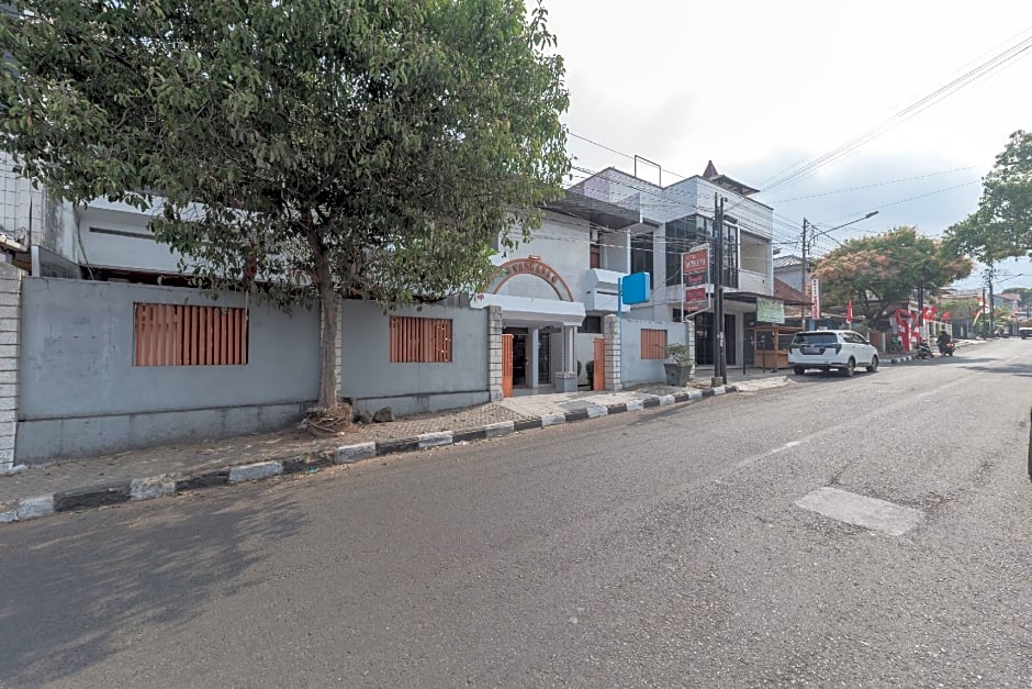 RedDoorz Syariah near Taman Kota Kuningan