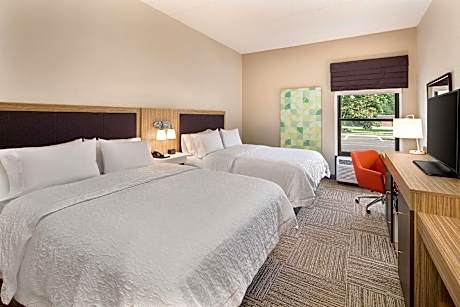 2 Queens Hearing Accessible Shower Only Ns Vis Firealrm/door/phn Alrt/hdtv Microwv/fridge/free Wi-fi