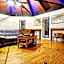 Mayor's Large Family House Hot Tub Sleeps 16 Piano, 2 Kitchens, Ark 5 Mins