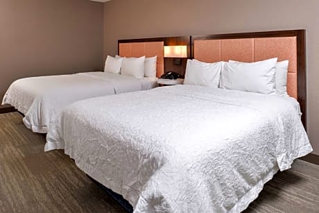  2 QUEEN BEDS 1 BEDROOM SUITE - HDTV/FREE WI-FI/LIVING ROOM/ - HOT BREAKFAST INCLUDED -