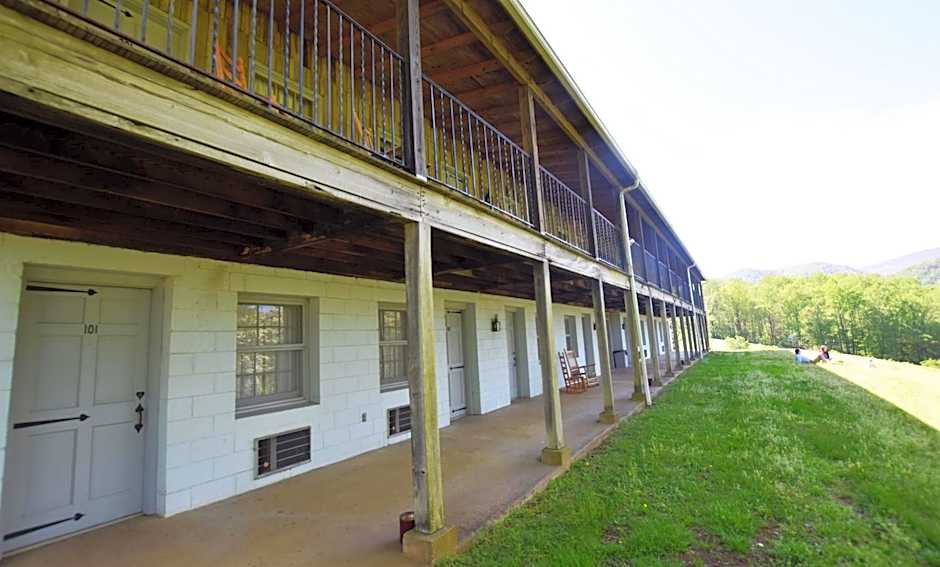 Graves Mountain Farm & Lodges
