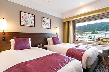 Moderate Twin Room with Mountain view