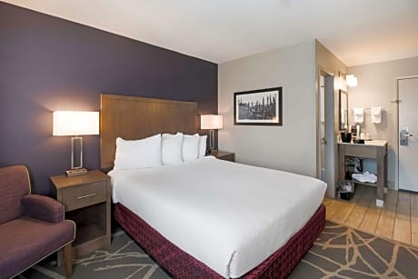 Small Queen Room - Near Elevator
