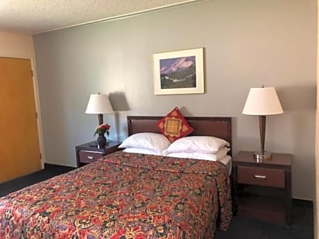 Deluxe Queen Room