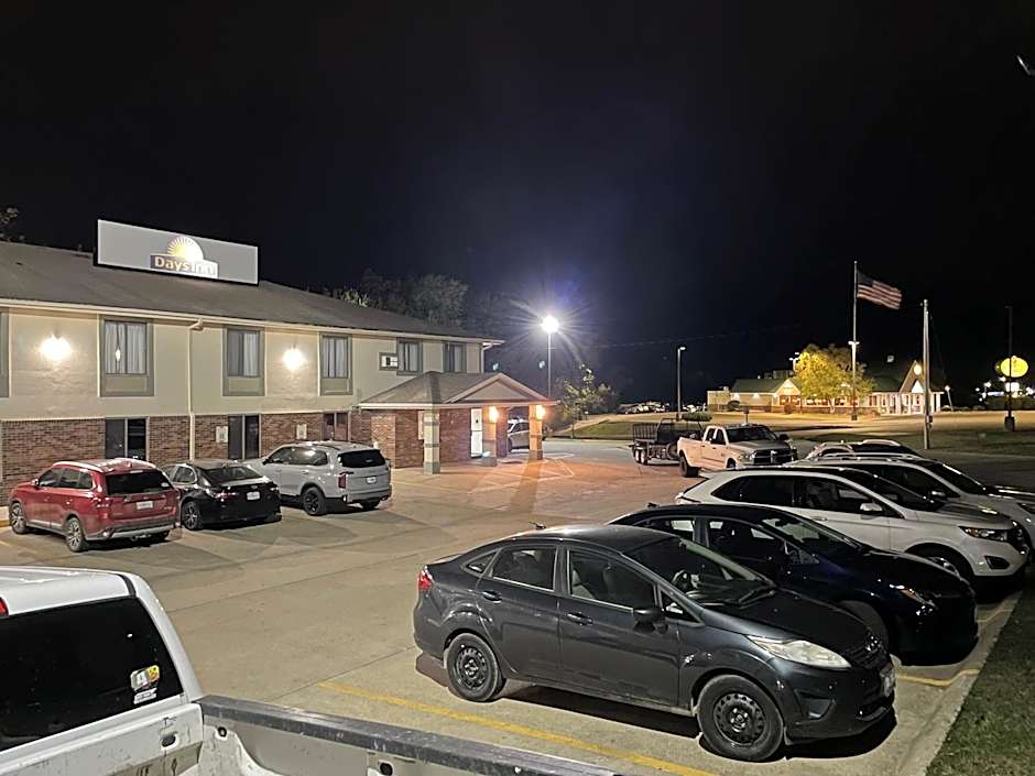 Days Inn by Wyndham Warrensburg