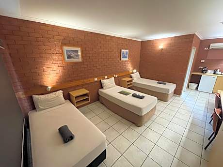 Deluxe Studio - Interconnecting