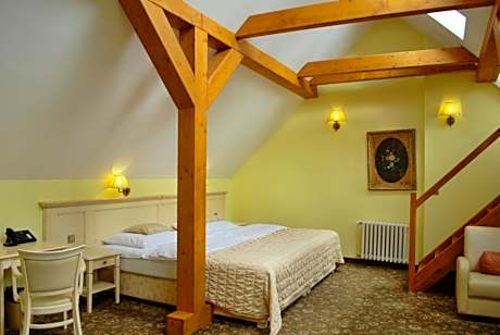 Deluxe Suite with Spa Bath