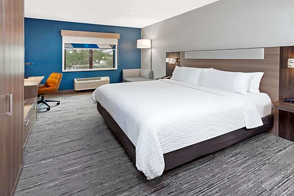 Holiday Inn Express Brookpark-Cleveland Airport Hotel By IHG