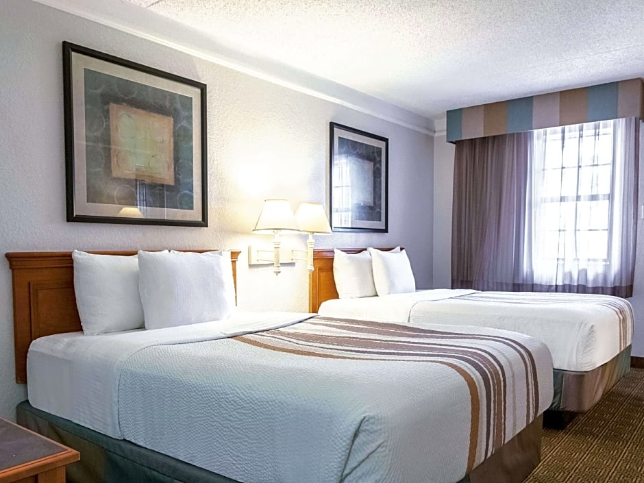 La Quinta Inn & Suites by Wyndham New Orleans West Bank