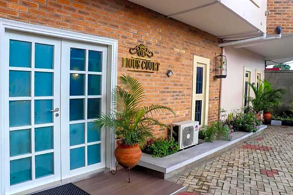 Pious Court Hotel 