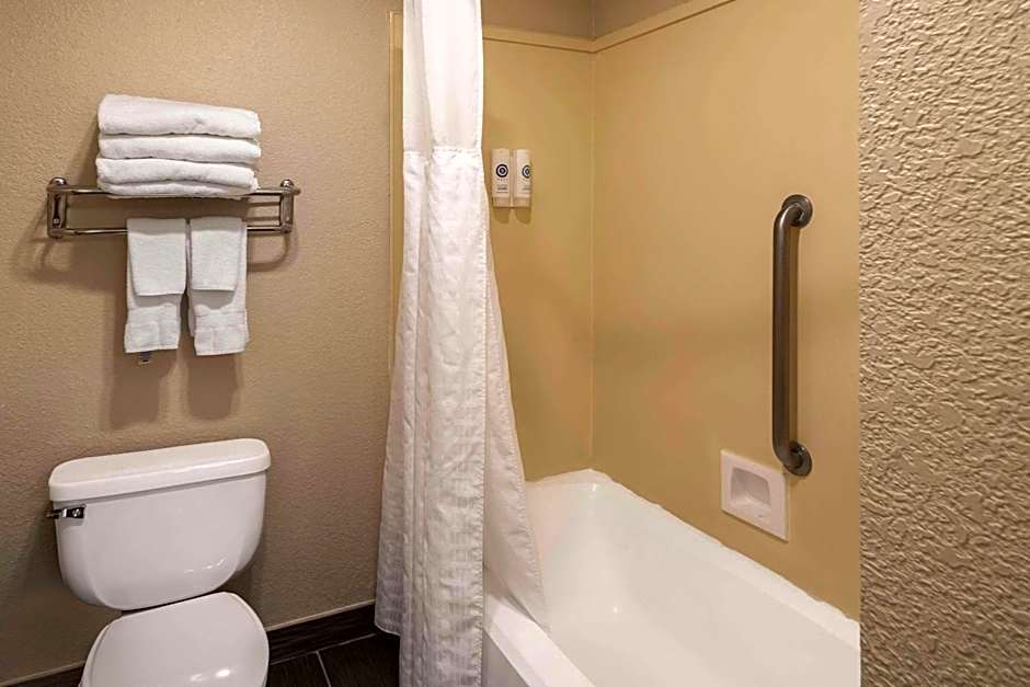 Comfort Suites Red Bluff Near I-5