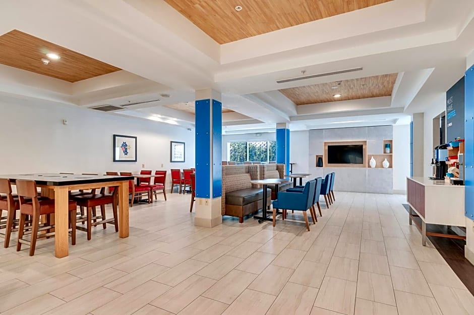 Holiday Inn Express Hotel & Suites Lake Elsinore By IHG