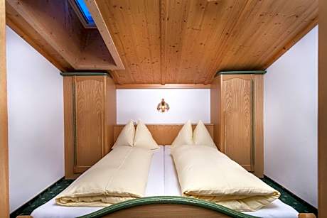 Two-Bedroom Apartment with Balcony - Annex