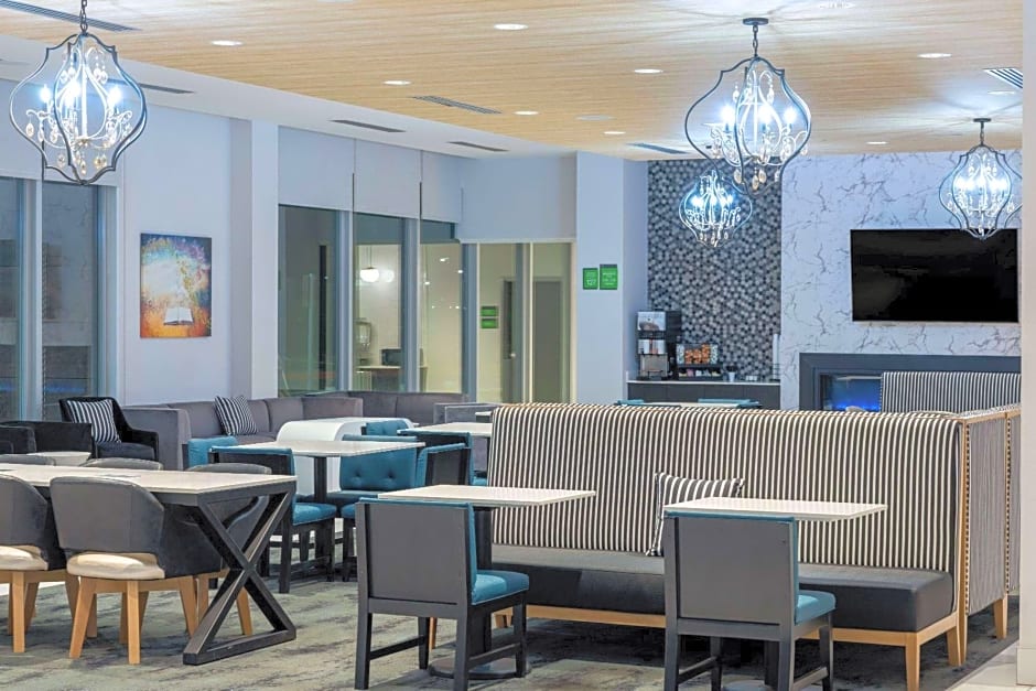 La Quinta Inn & Suites by Wyndham Maricopa - Copper Sky