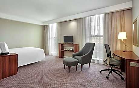 Queen Room - Accessible