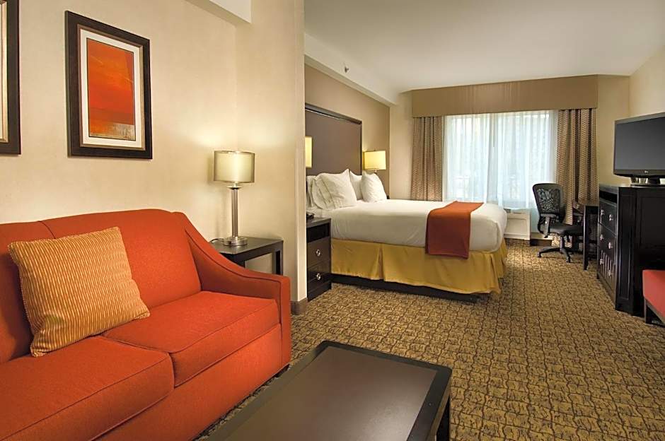 Holiday Inn Express & Suites Alexandria - Fort Belvoir By IHG