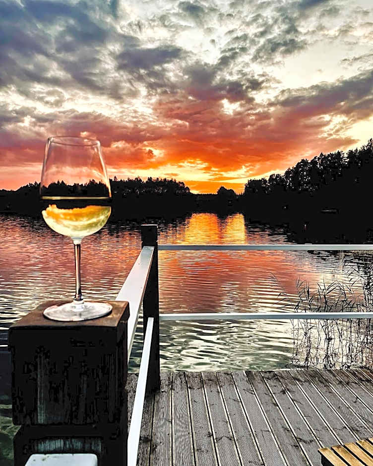 PRZYSTAŃ WYGONIN knéżka i wino