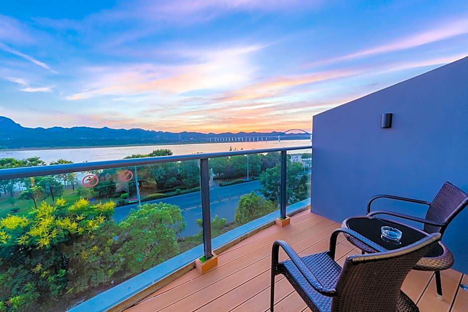 Holiday Inn Express Yichang Riverside By IHG