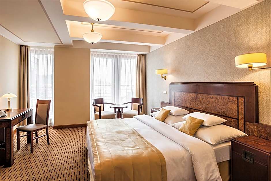 Photo 1 of 6 of Deluxe 1 King Bed, City View