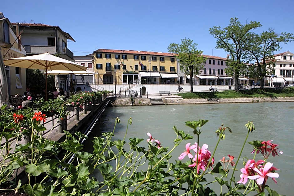 Photo 1 of 30 of Albergo Alla Campana