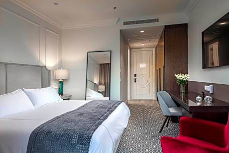 Luxury King Suite with Balcony