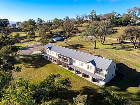 BATHURST GOLDFIELDS MOTEL at 428 CONROD STRAIGHT MOUNT PANORAMA