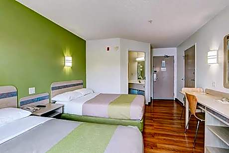 Super 8 by Wyndham Aurora East