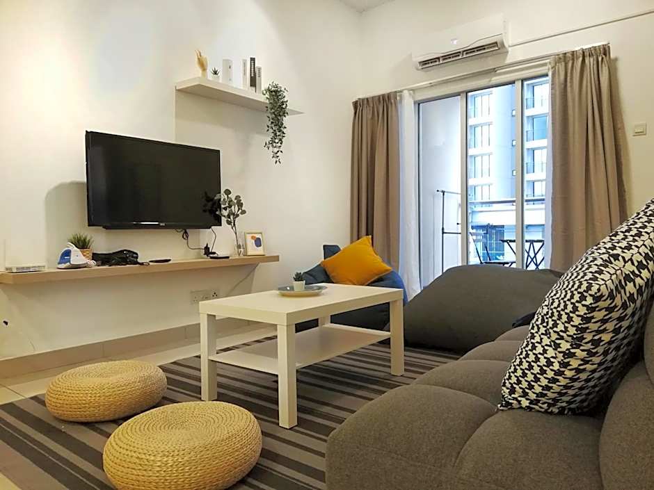 Subang City Residence, 8-9 pax with Balcony, Walking Distance to Summit, 5min to Sunway