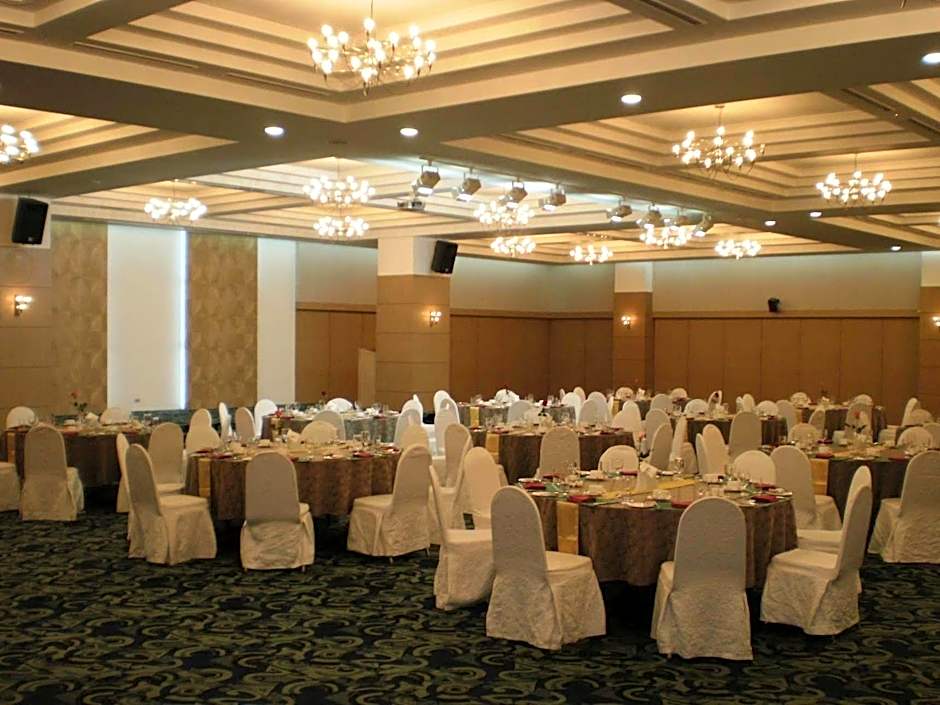 Gumi Century Hotel