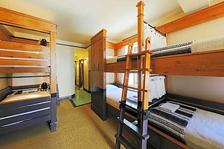 Bed in Eight-Bedroom