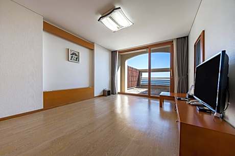 Korean-Style Deluxe Room