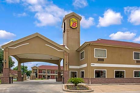 Super 8 by Wyndham Houston/Brookhollow NW