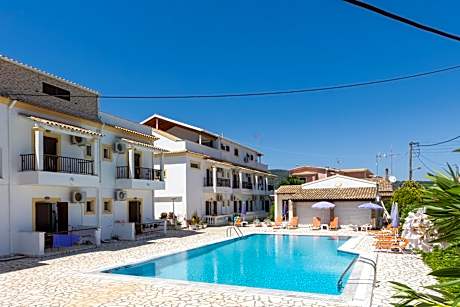 Dora Pool Studios by Konnect,150m from the Beach