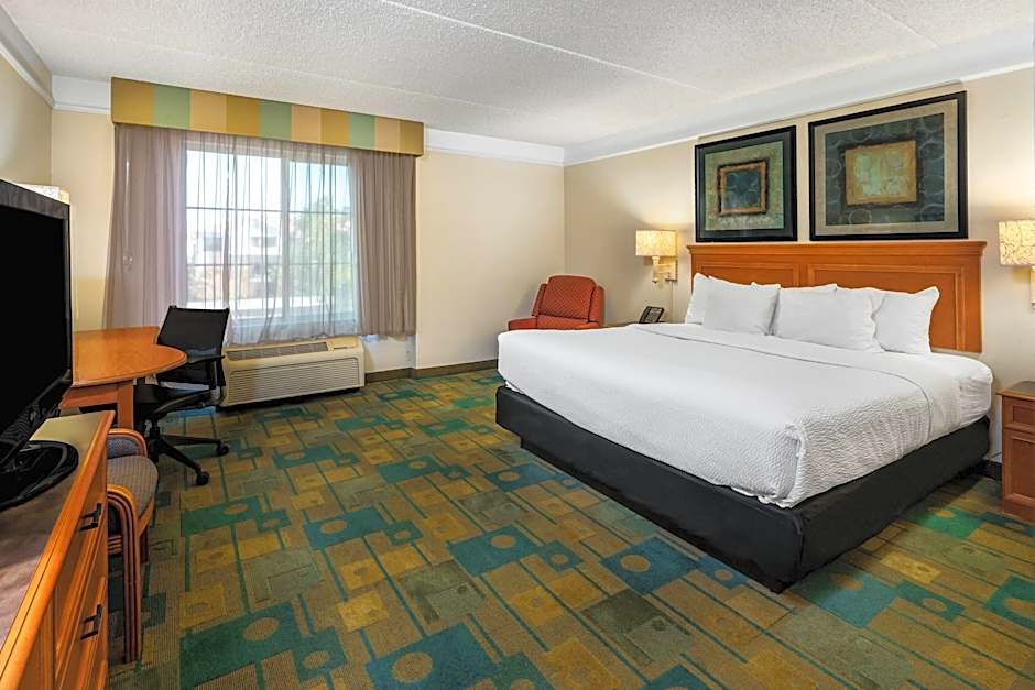 Photo 1 of 1 of 1 King Bed, Mobility Accessible, Grab Bars, Bathtub