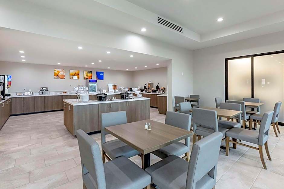 Comfort Suites Scottsdale Talking Stick Entertainment District