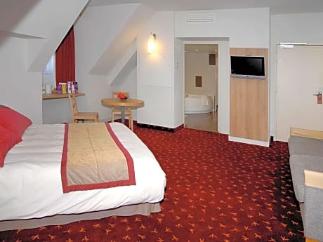 Suite with 1 double bed and 1 double sofa bed
