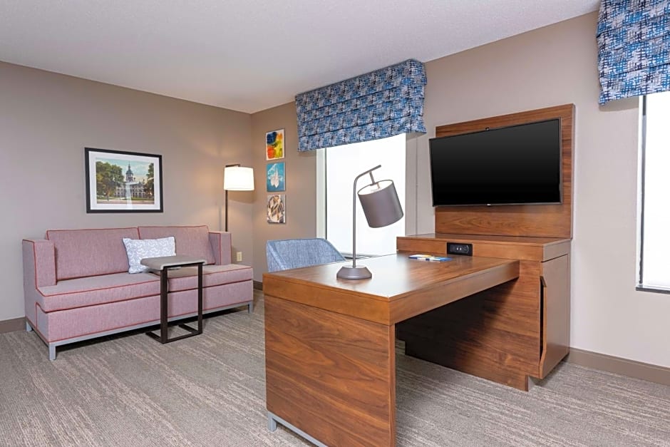 Hampton Inn By Hilton & Suites Marshalltown